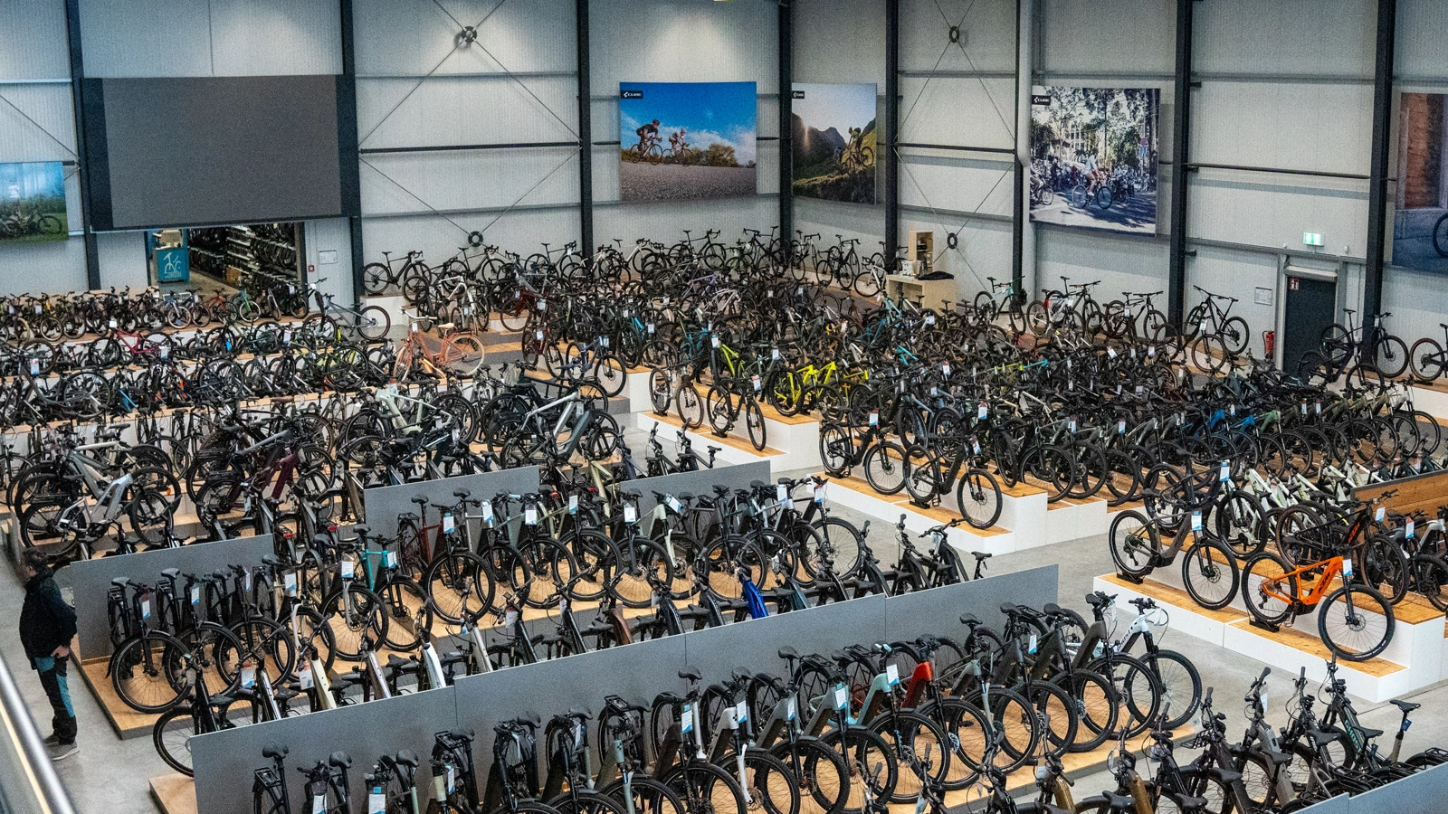 Große Auswahl an Fahrrädern und E-Bikes beim Räumungsverkauf in der Filiale Plattling